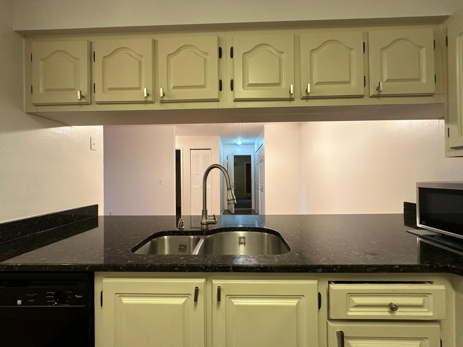 Image 19 of 43 For 602 Kenwick Circle 205