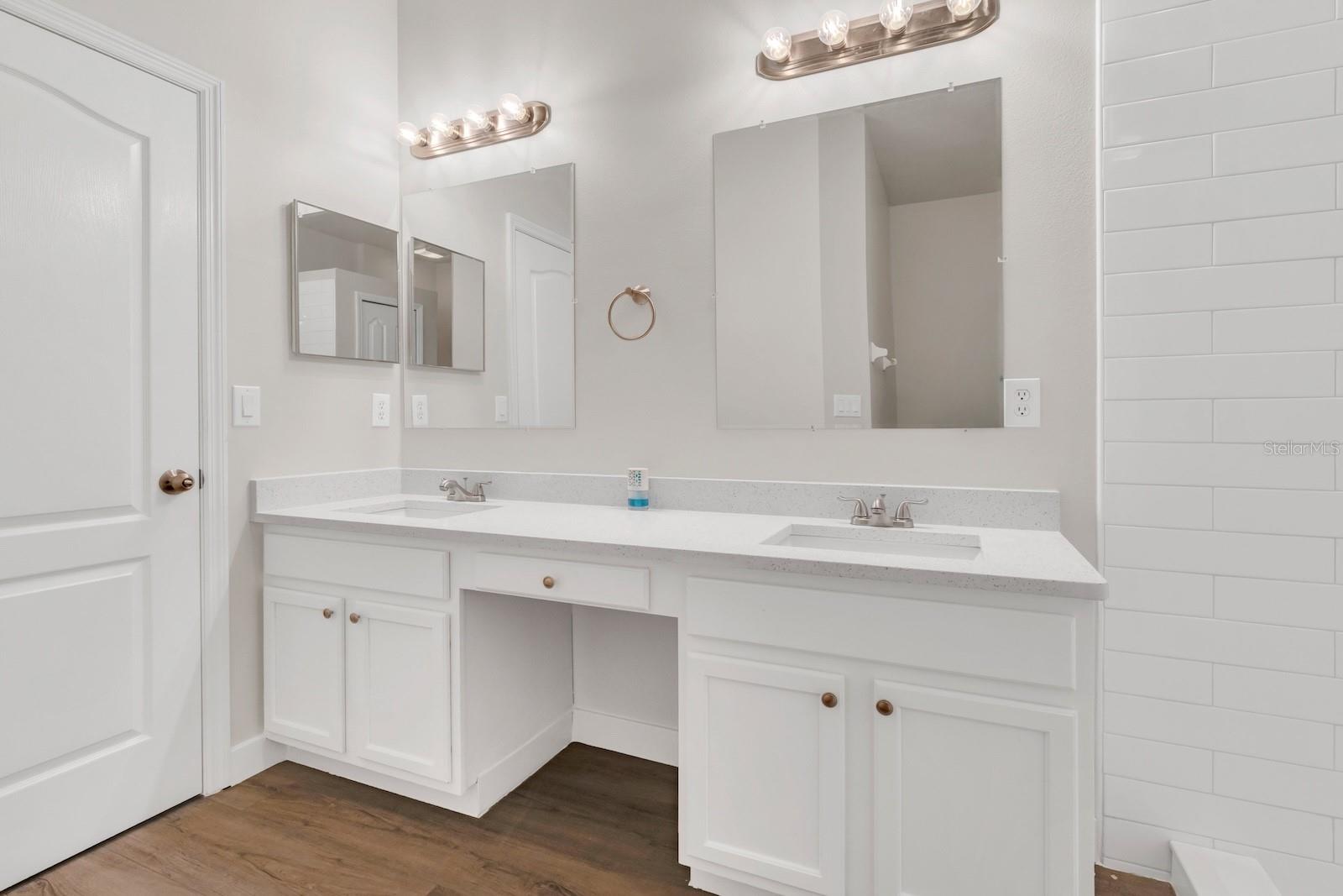 Image 19 of 31 For 7719 Rex Hill Trail