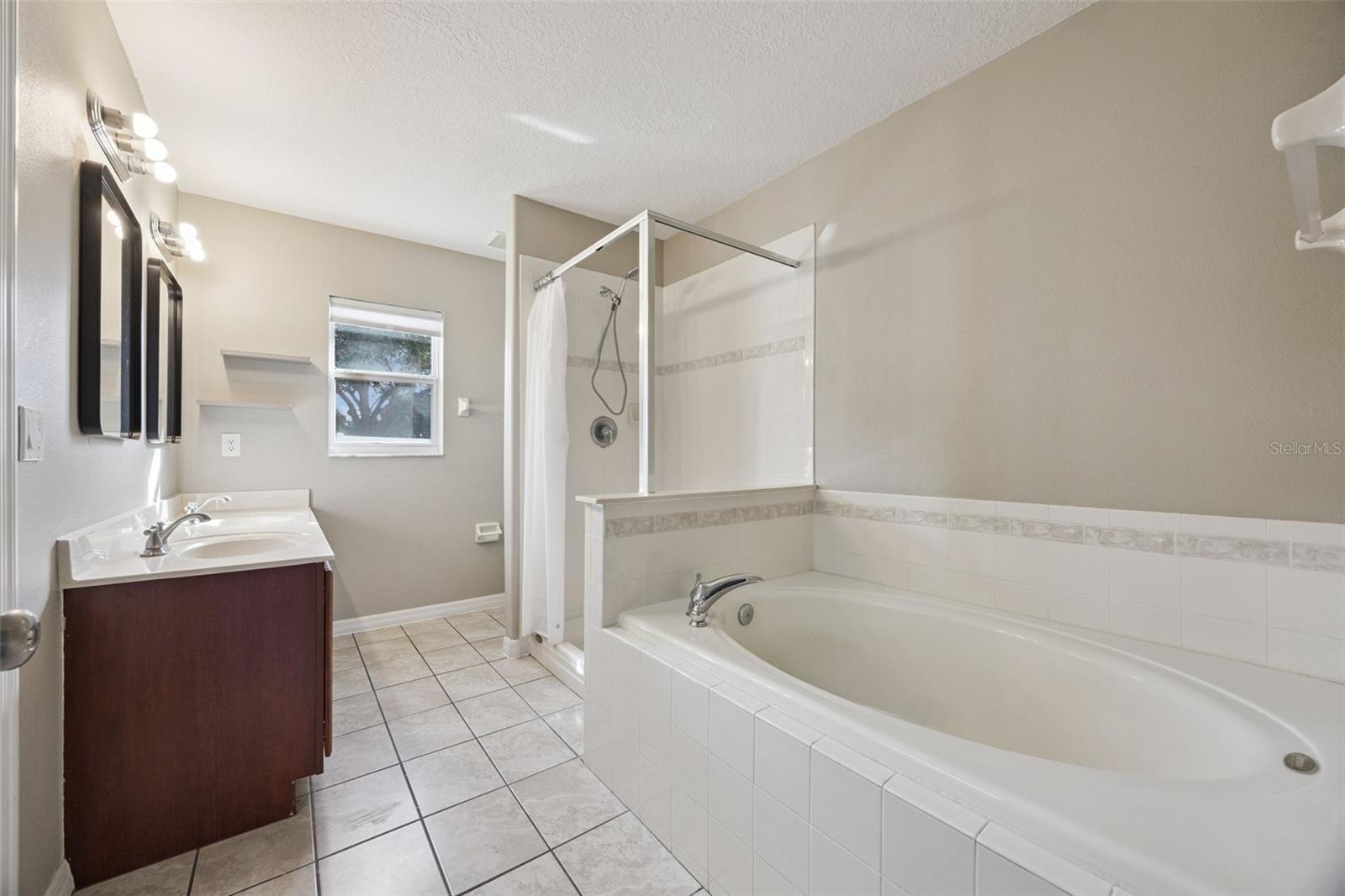 Image 19 of 38 For 815 Burland Circle