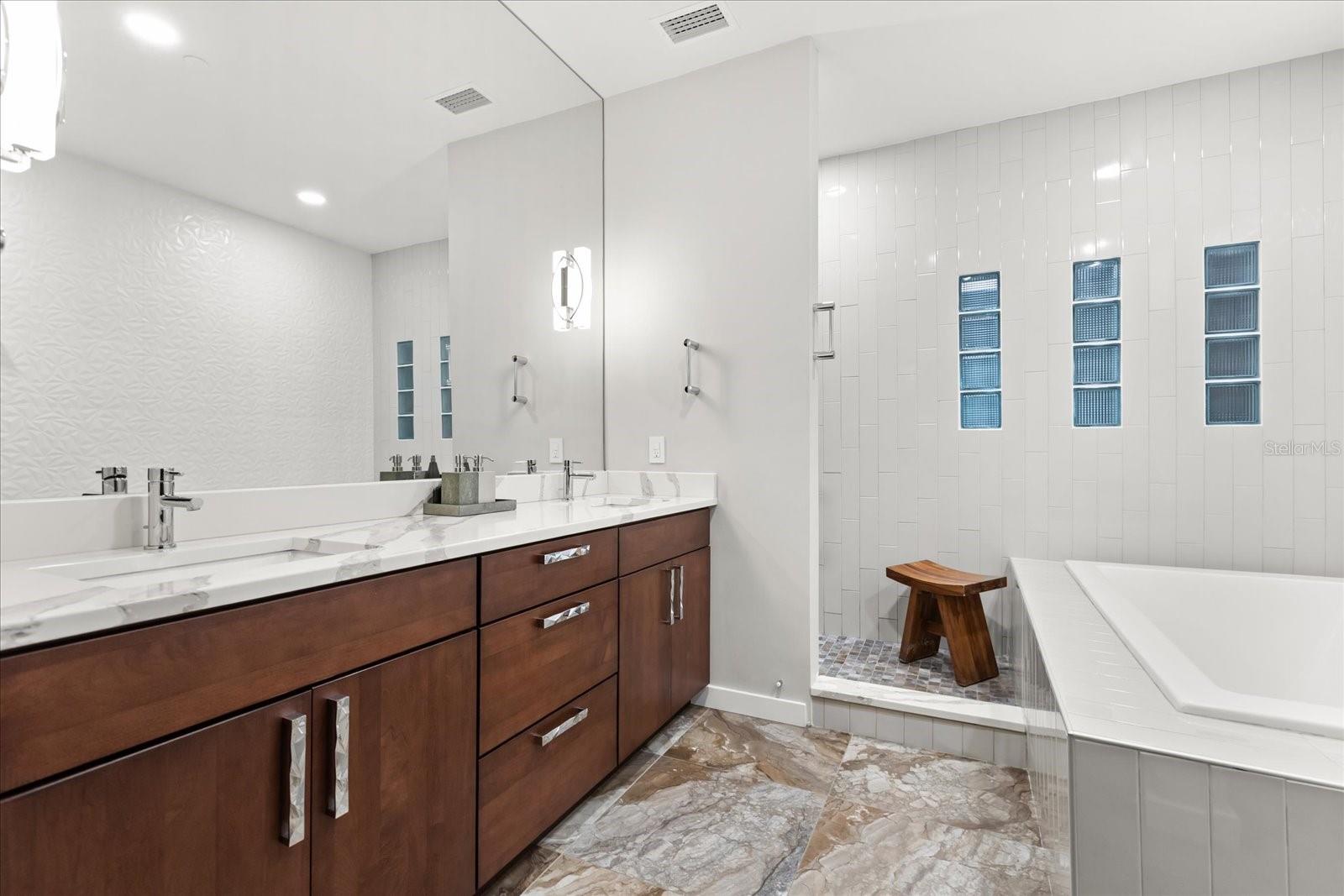 Image 21 of 33 For 1 Eola Drive 2