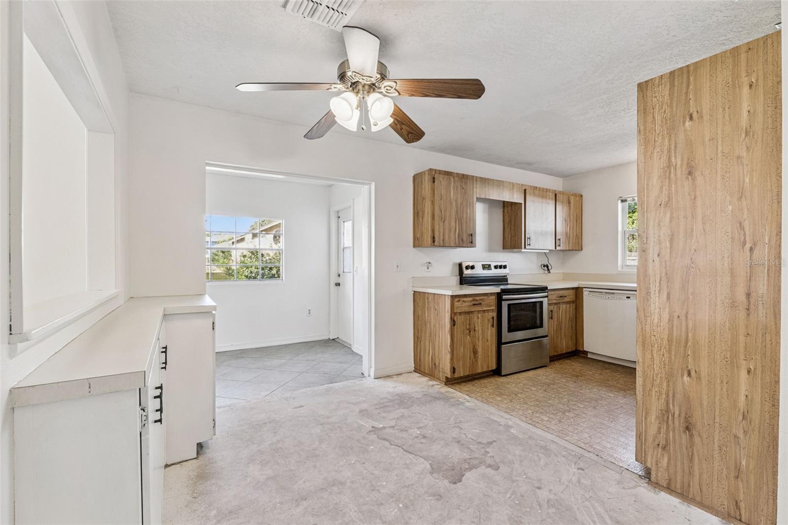 Image 13 of 45 For 1573 Lawndale Circle