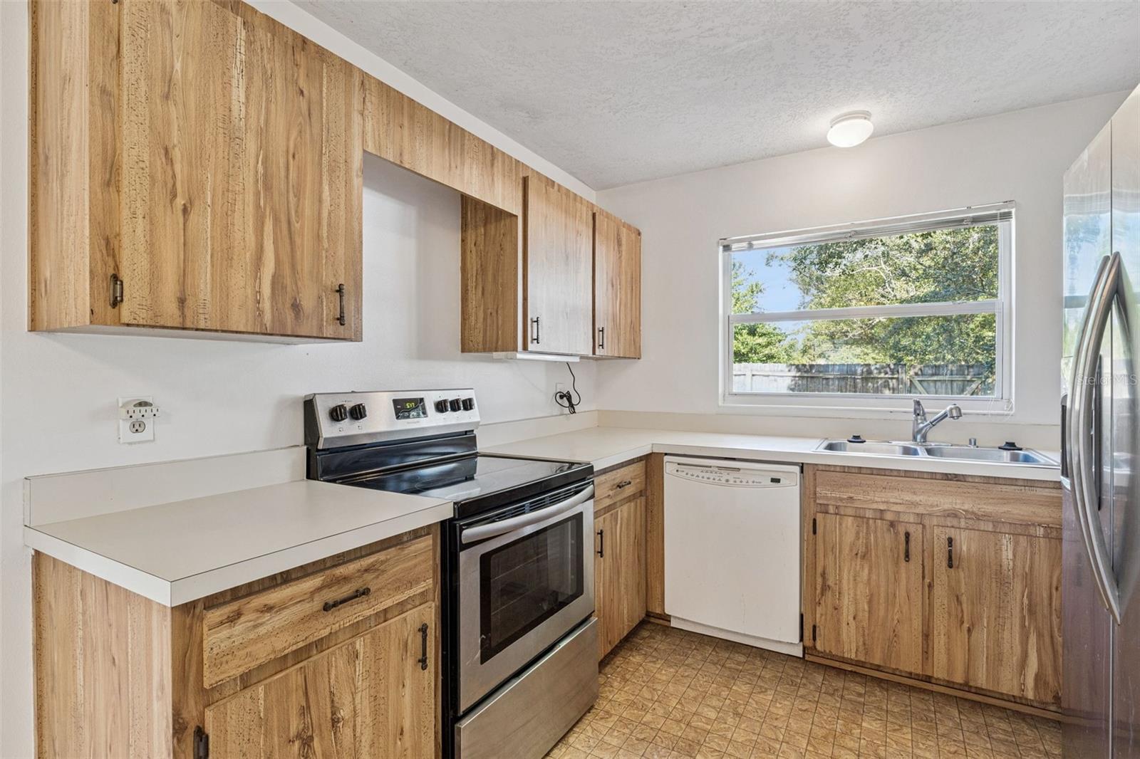 Image 17 of 45 For 1573 Lawndale Circle