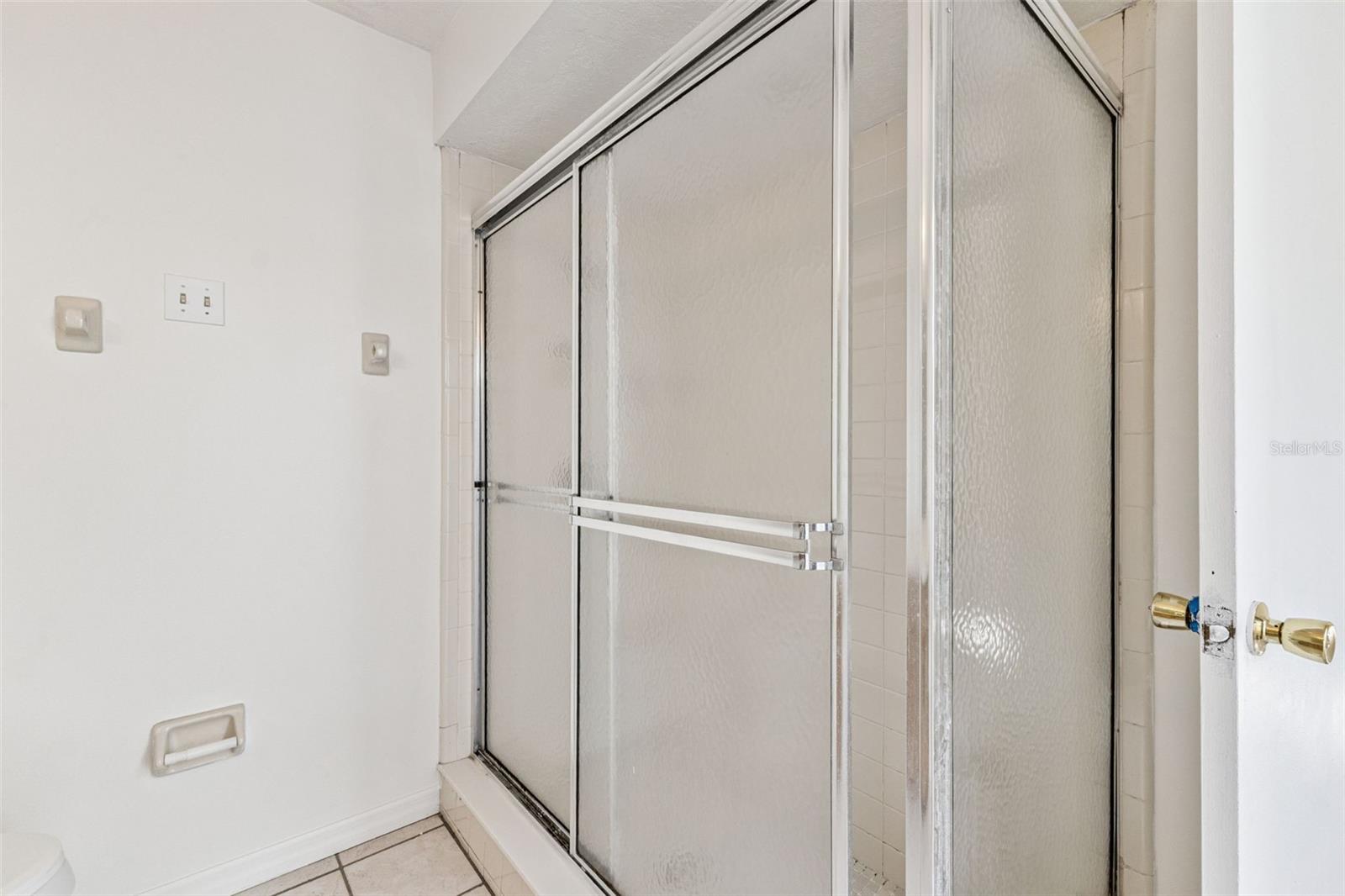 Image 23 of 45 For 1573 Lawndale Circle