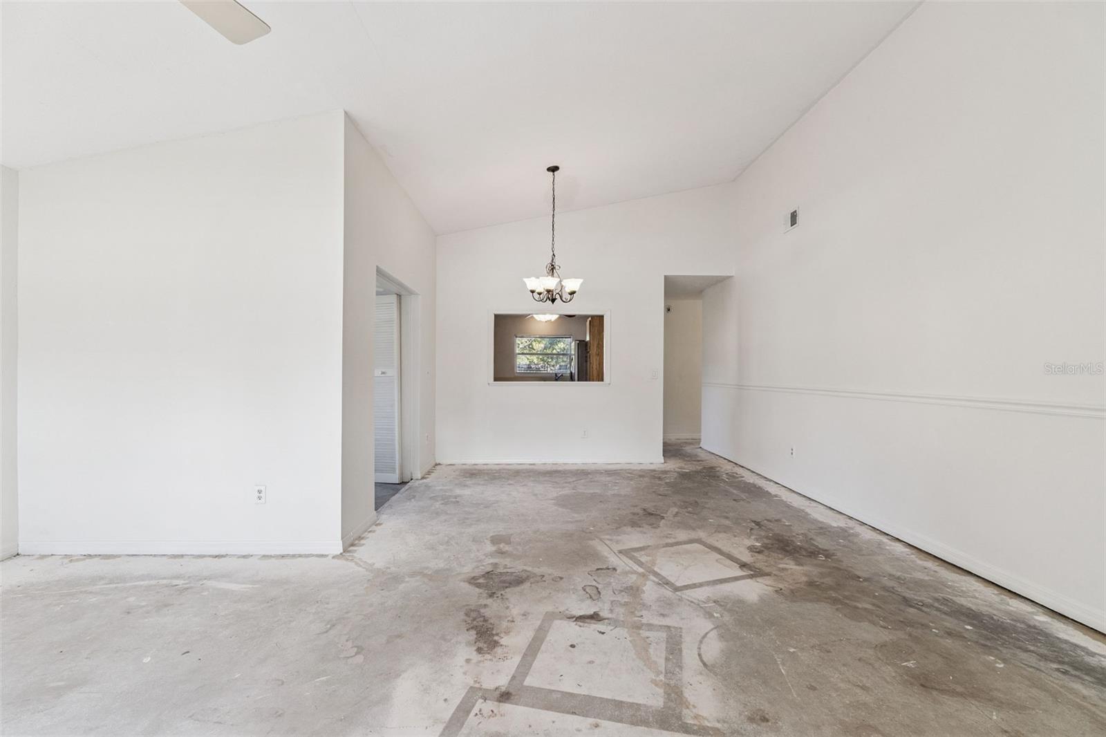 Image 9 of 45 For 1573 Lawndale Circle