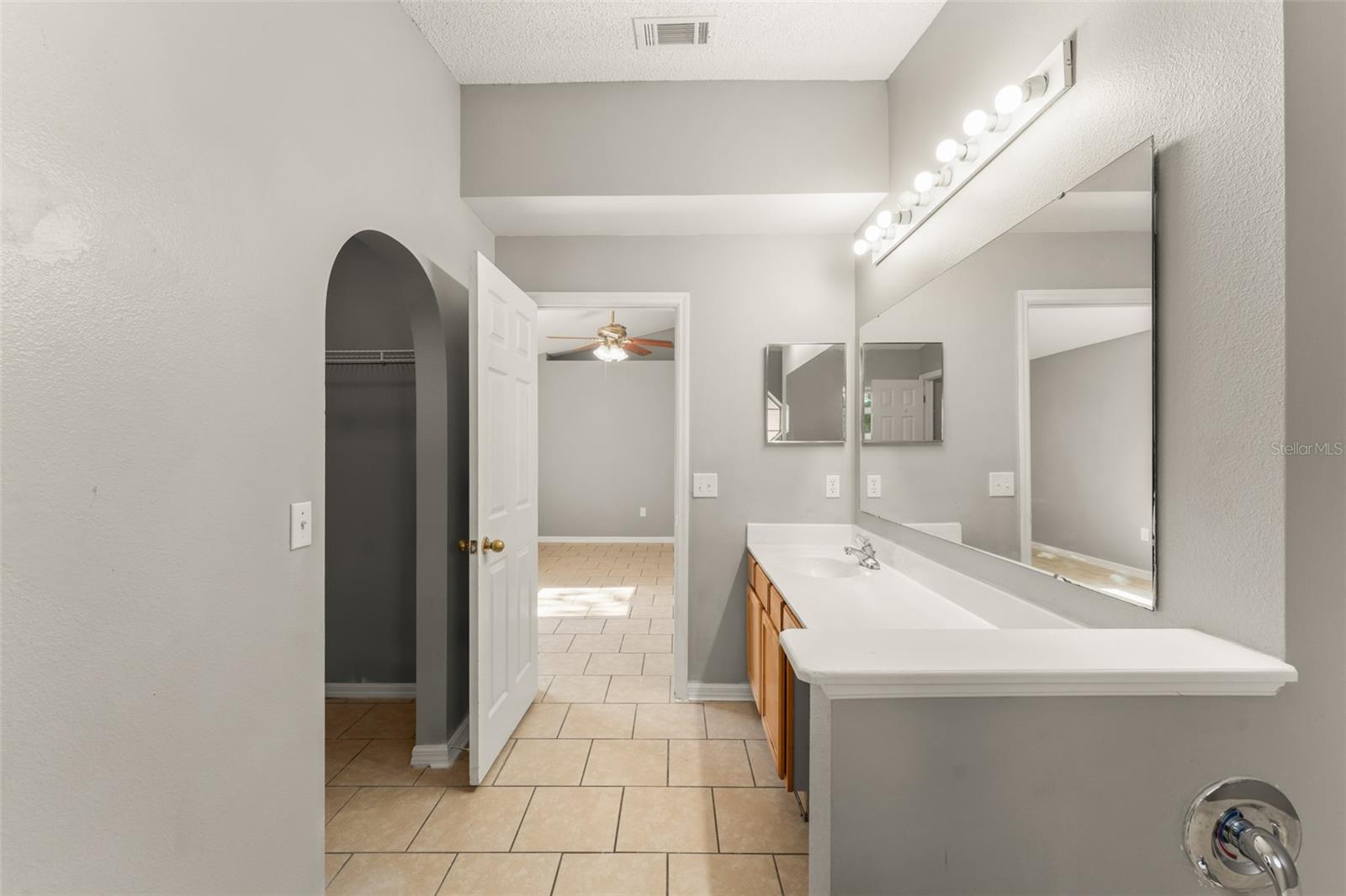 Image 10 of 36 For 881 Vanderbilt Drive