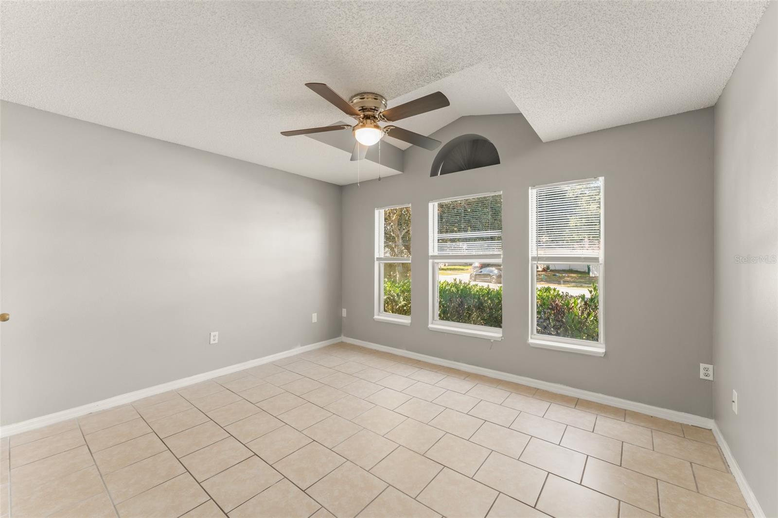 Image 12 of 36 For 881 Vanderbilt Drive