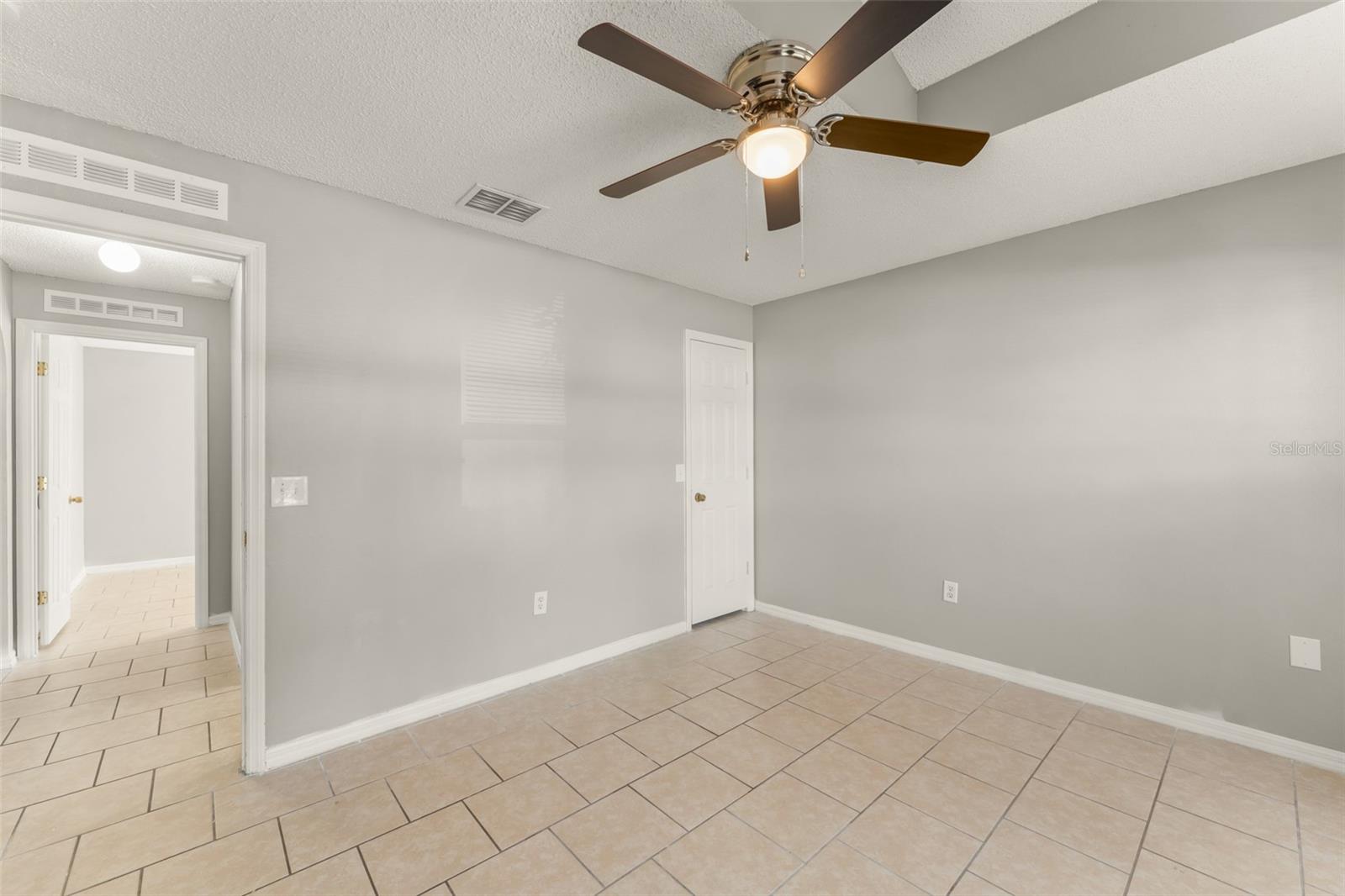 Image 13 of 36 For 881 Vanderbilt Drive