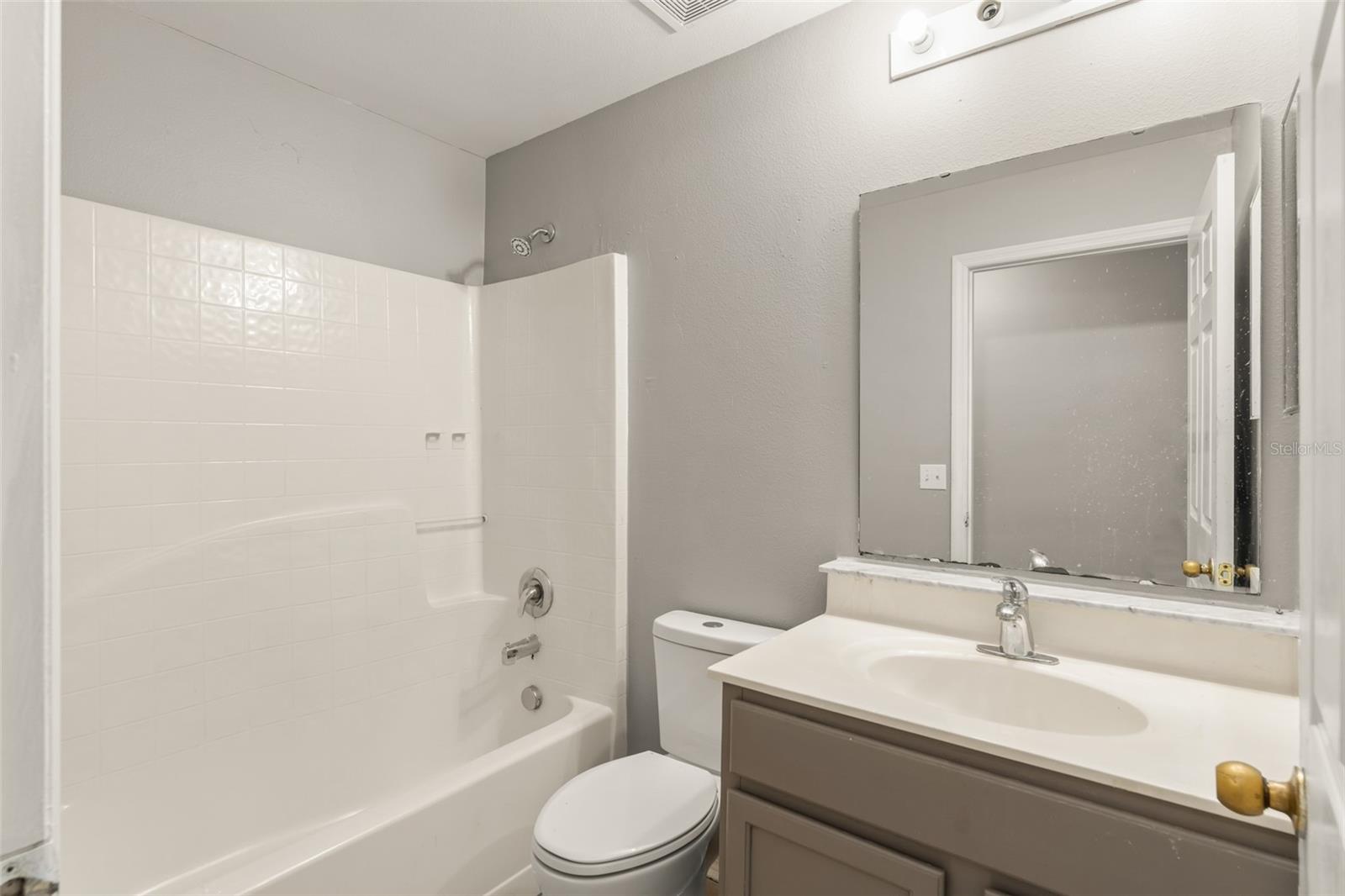 Image 14 of 36 For 881 Vanderbilt Drive