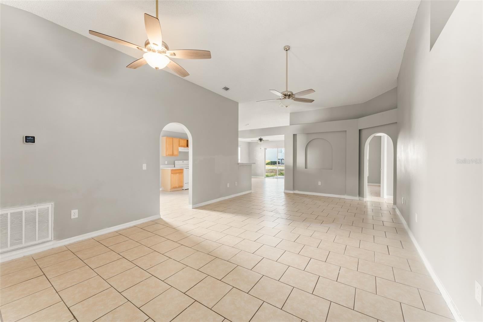 Image 18 of 36 For 881 Vanderbilt Drive