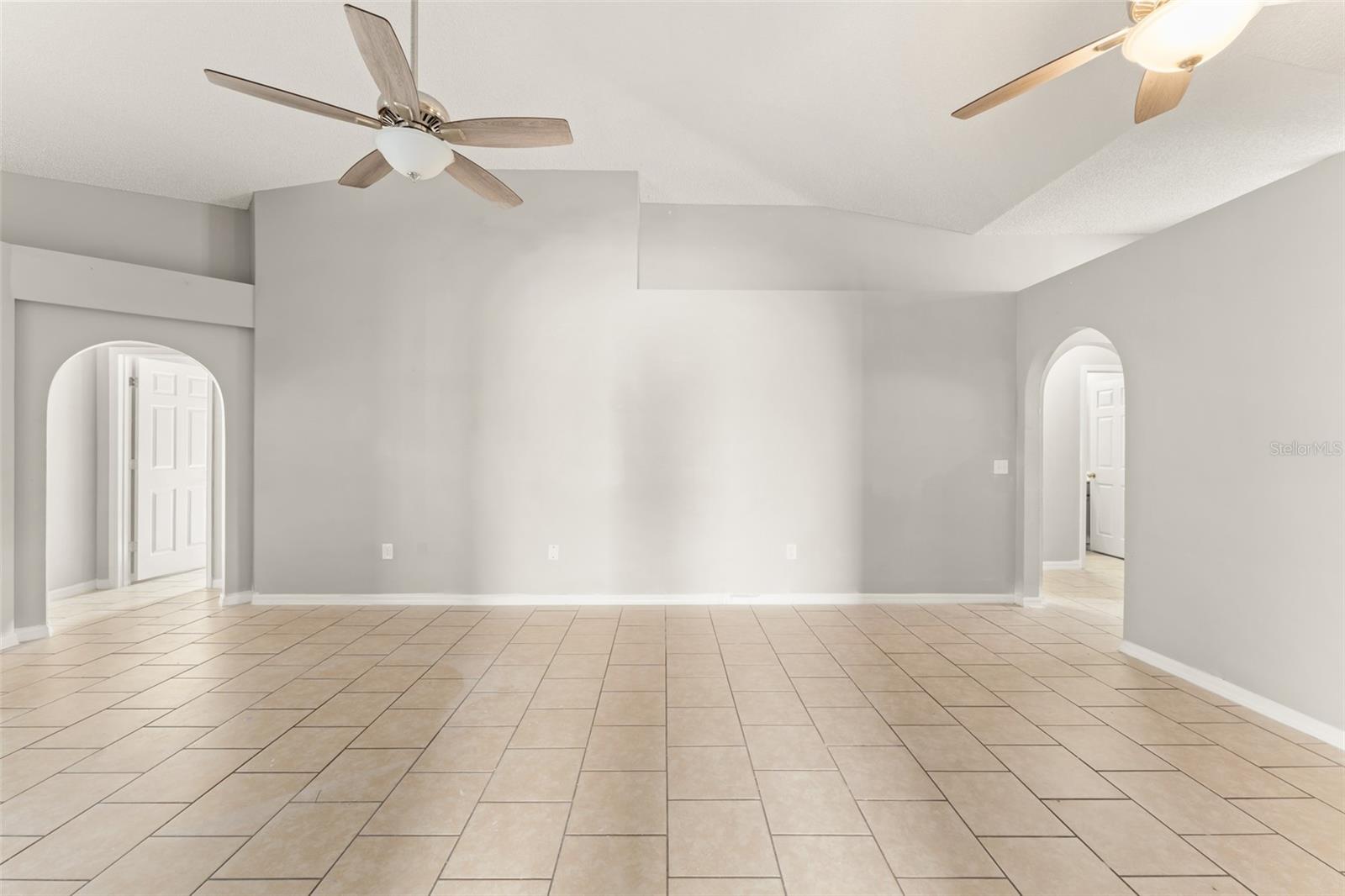 Image 19 of 36 For 881 Vanderbilt Drive