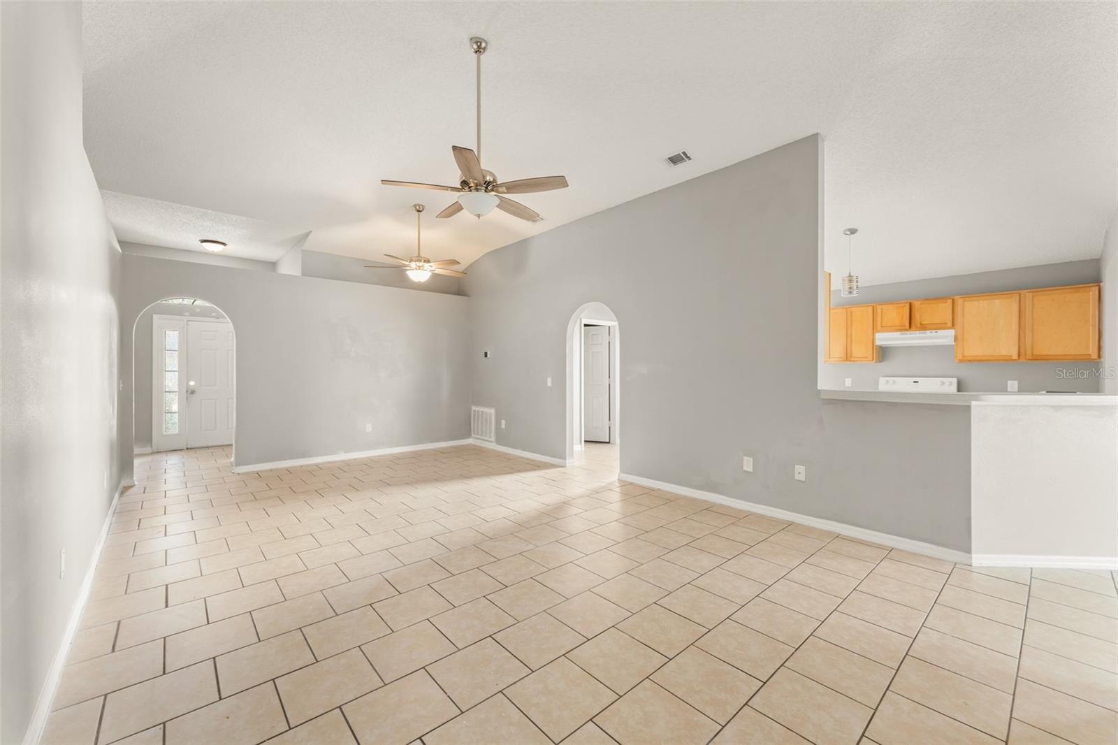 Image 21 of 36 For 881 Vanderbilt Drive