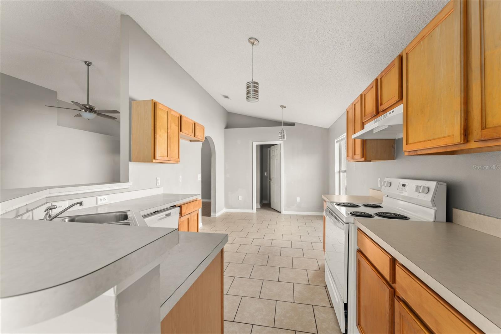 Image 26 of 36 For 881 Vanderbilt Drive