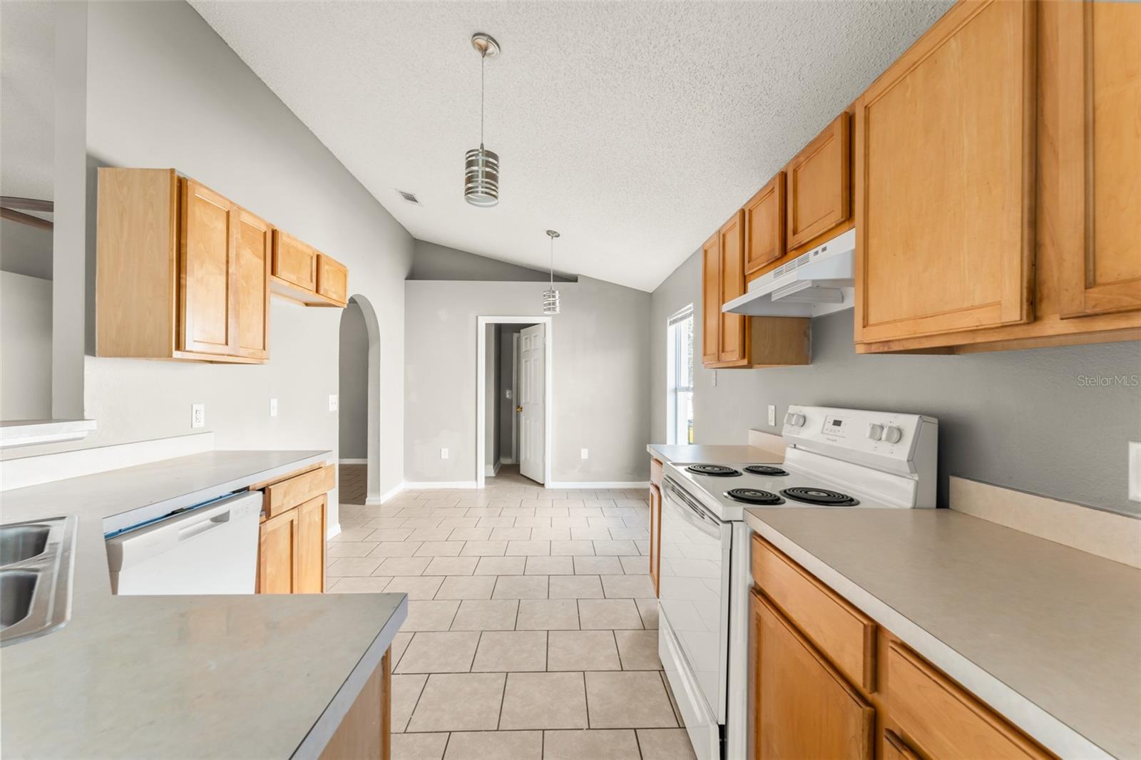 Image 27 of 36 For 881 Vanderbilt Drive