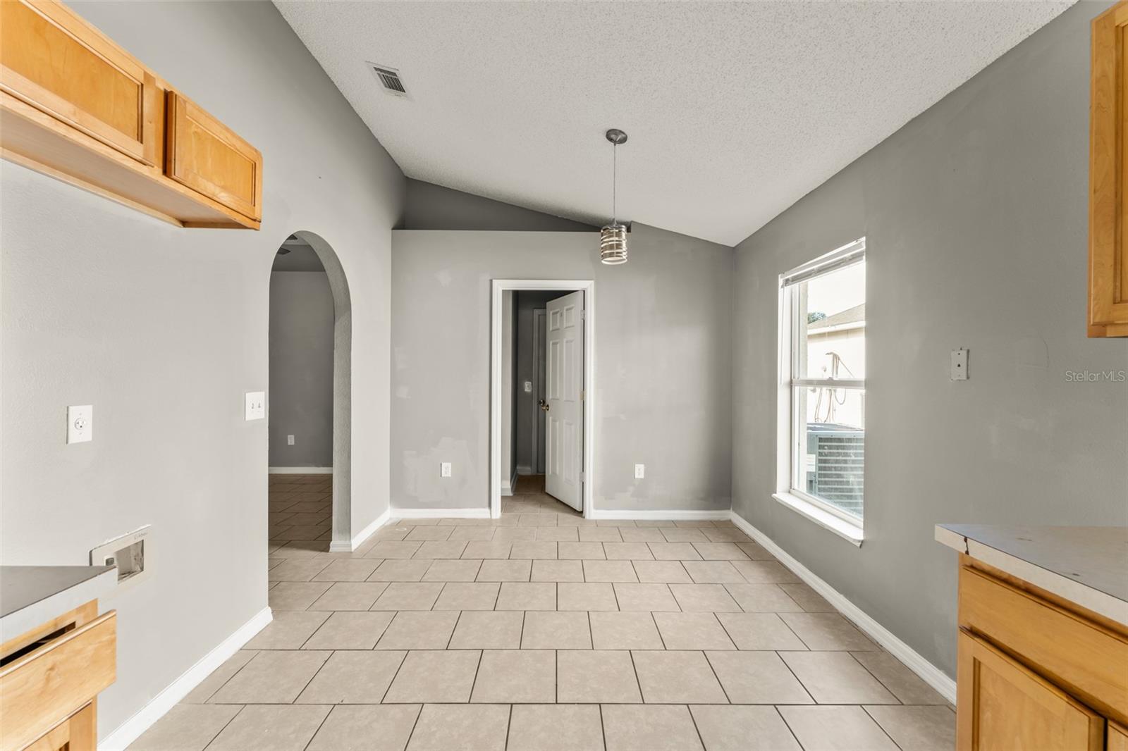 Image 28 of 36 For 881 Vanderbilt Drive