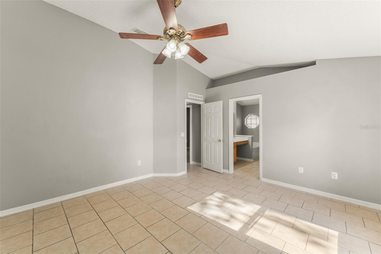 Image 7 of 36 For 881 Vanderbilt Drive