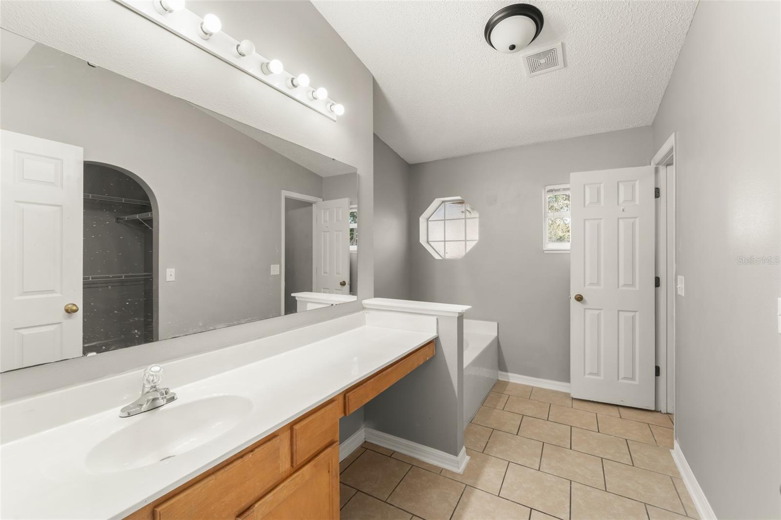 Image 8 of 36 For 881 Vanderbilt Drive