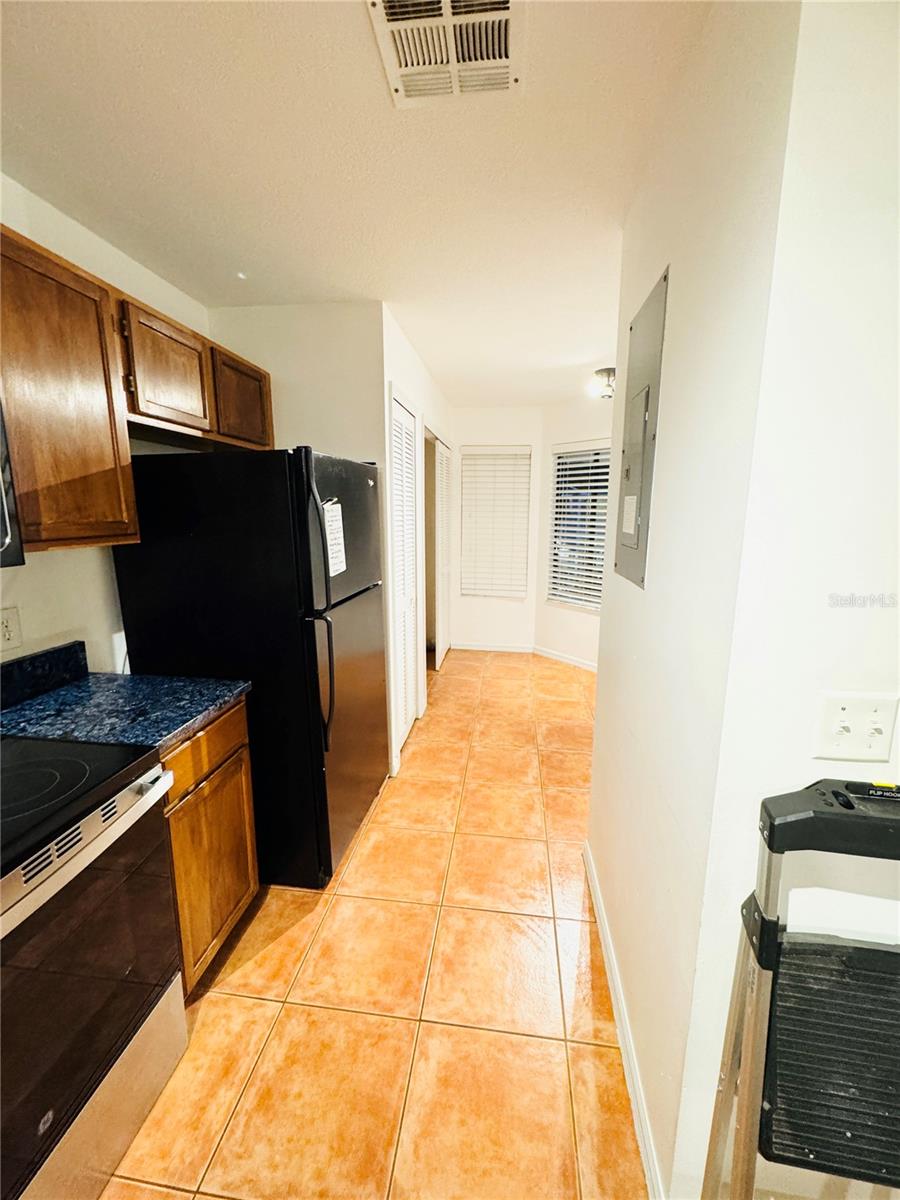 Image 10 of 26 For 9517 Darien Avenue 9517