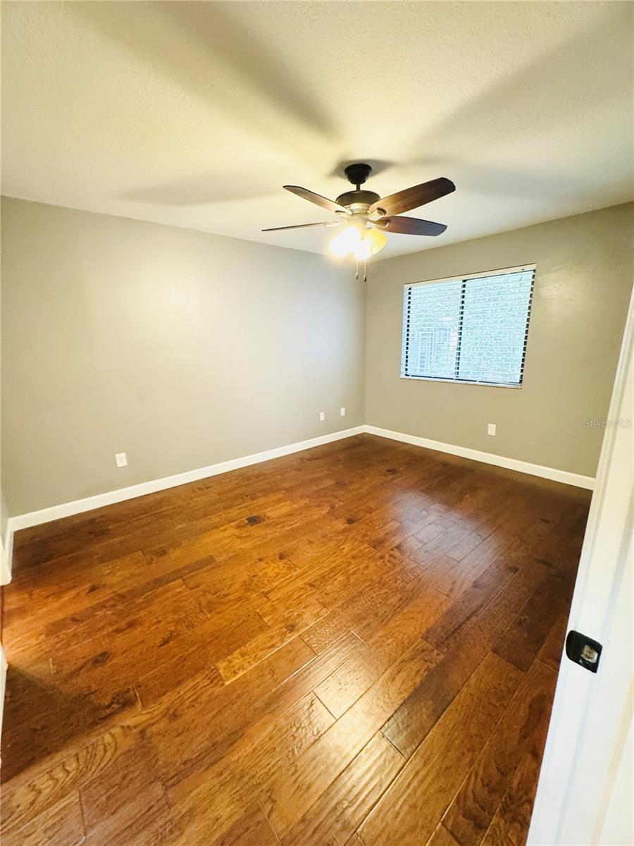 Image 11 of 26 For 9517 Darien Avenue 9517