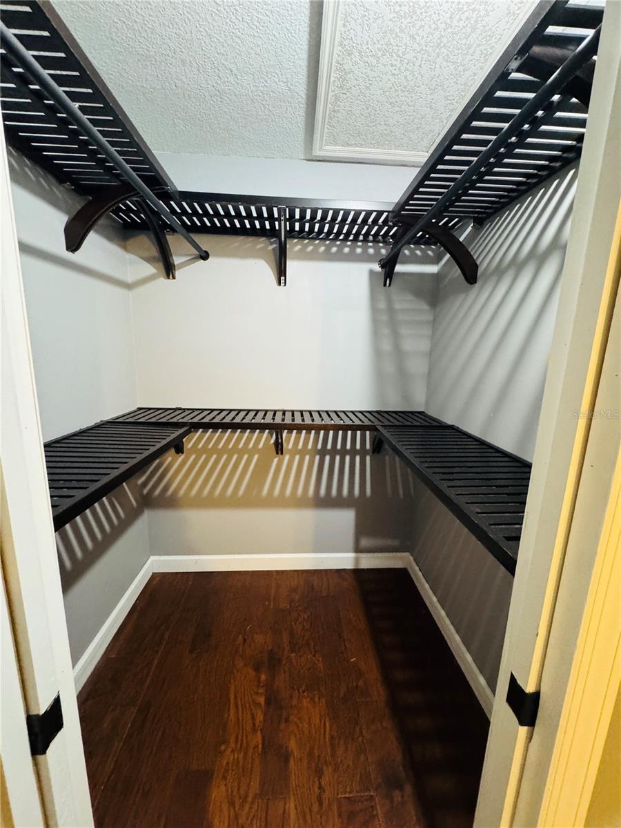 Image 13 of 26 For 9517 Darien Avenue 9517