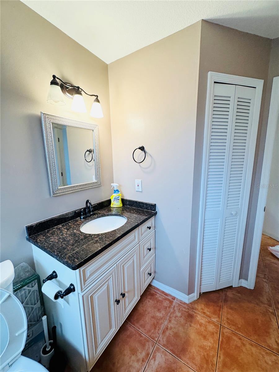 Image 17 of 26 For 9517 Darien Avenue 9517