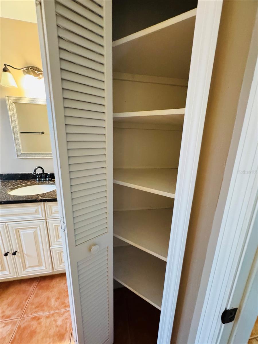 Image 18 of 26 For 9517 Darien Avenue 9517