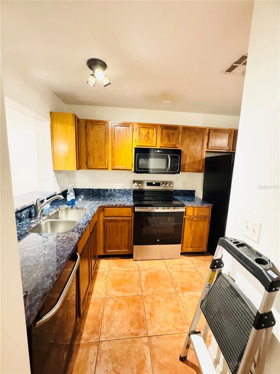 Image 8 of 26 For 9517 Darien Avenue 9517