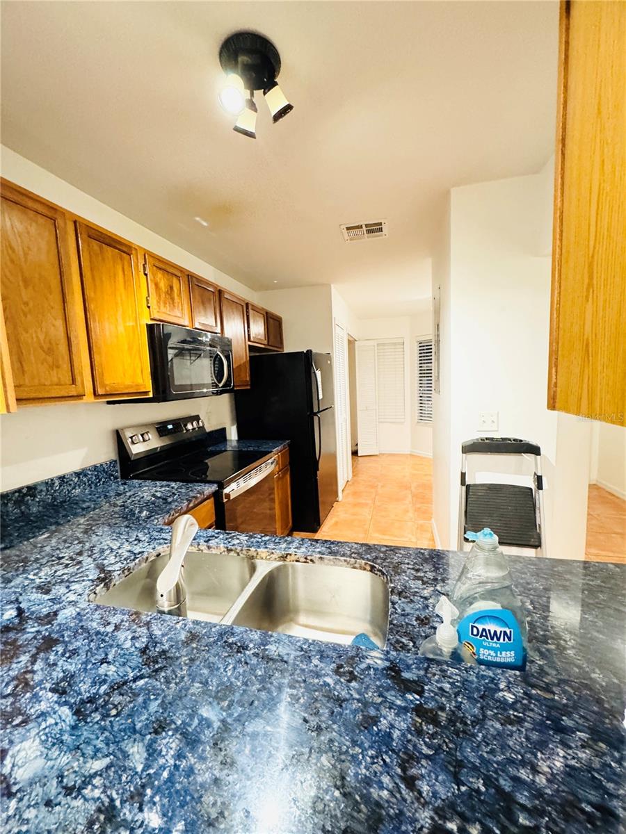 Image 9 of 26 For 9517 Darien Avenue 9517