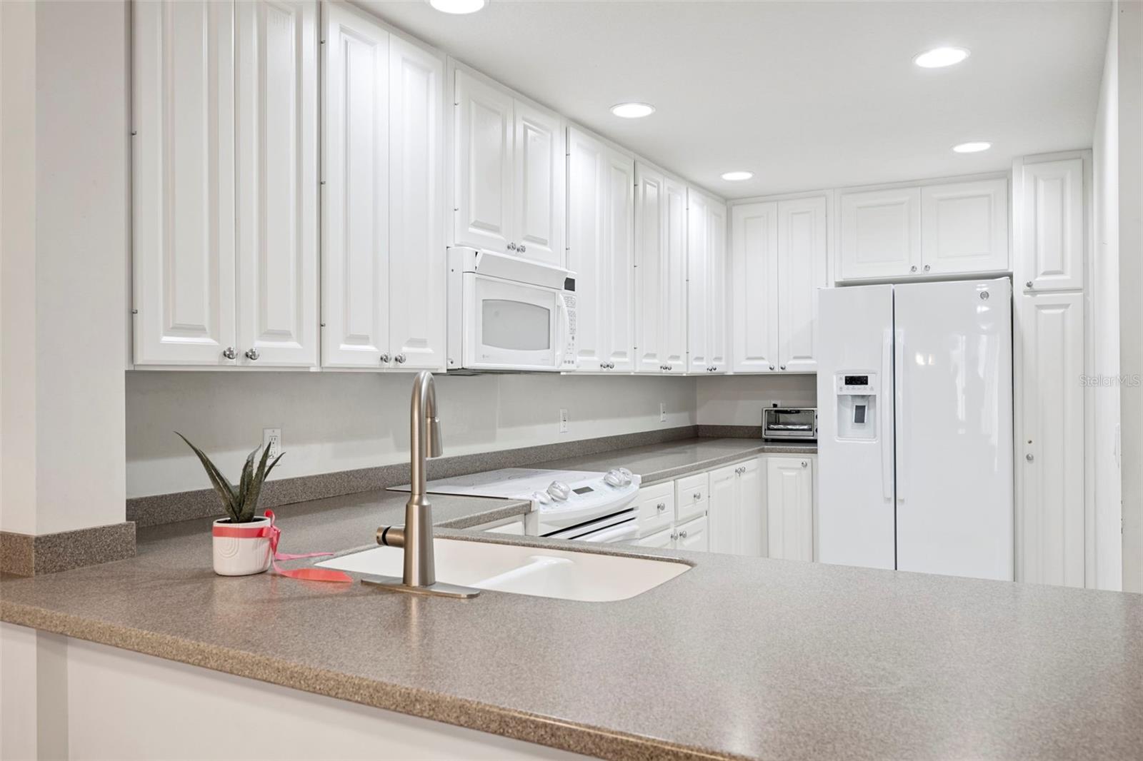 Image 13 of 35 For 11827 James Bay Drive