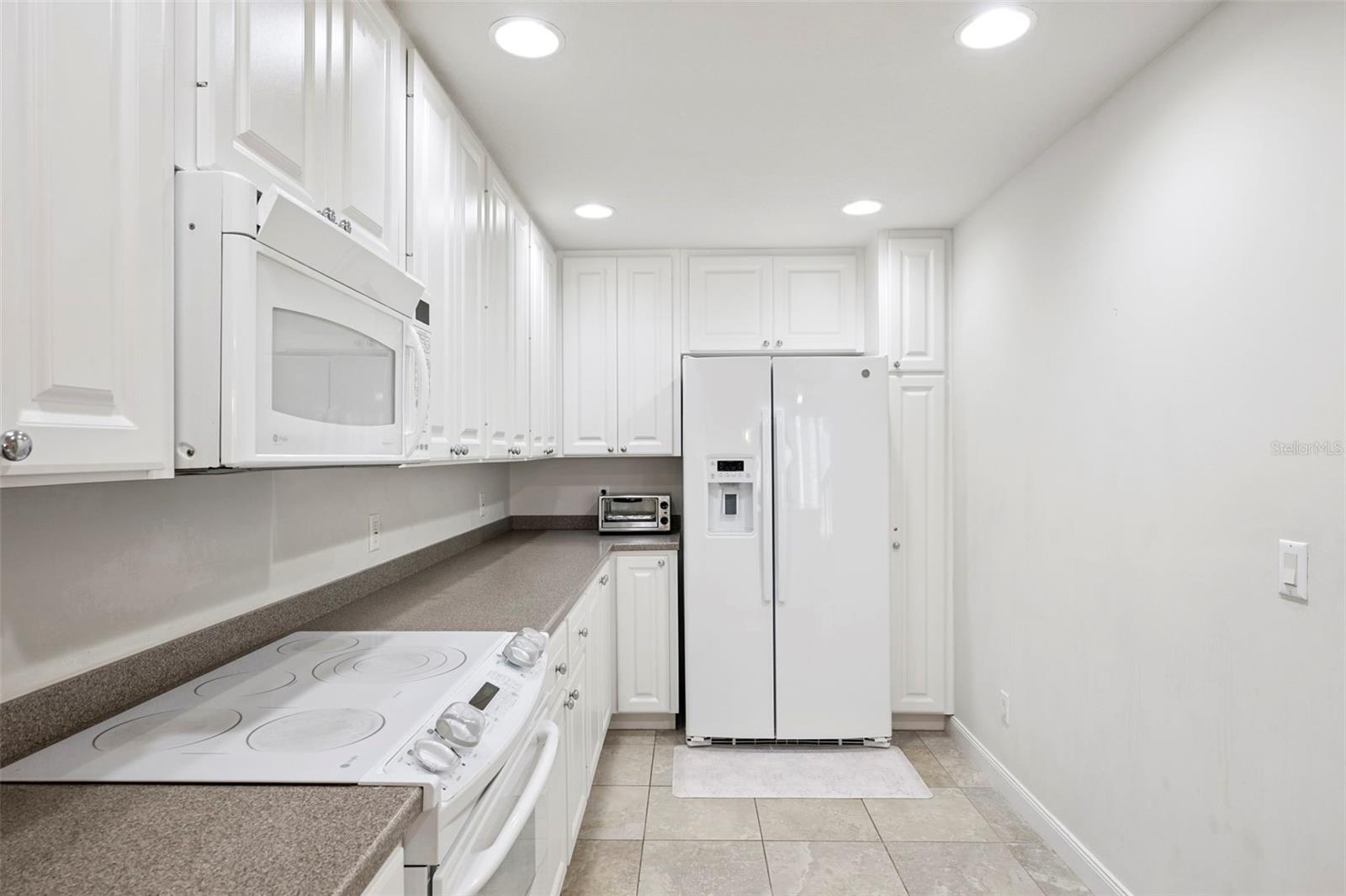 Image 15 of 35 For 11827 James Bay Drive