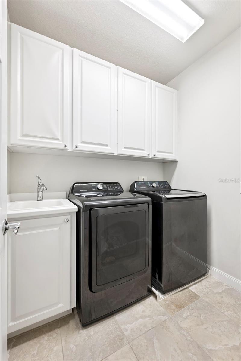 Image 24 of 35 For 11827 James Bay Drive