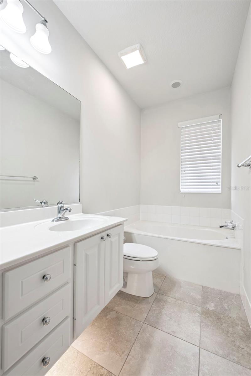 Image 25 of 35 For 11827 James Bay Drive