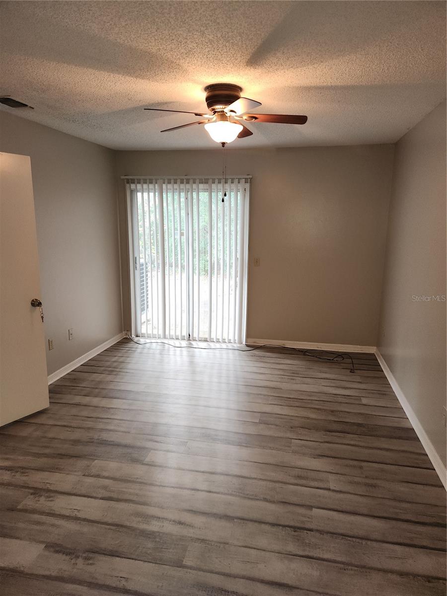 Image 14 of 22 For 906 Robinhood Court