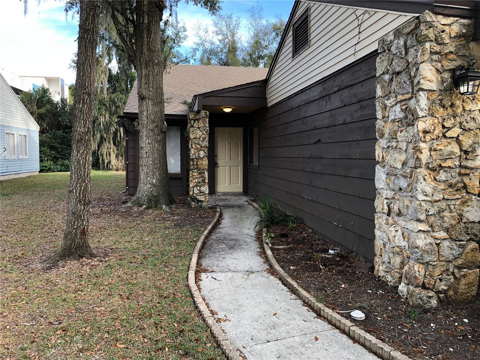 Image 2 of 22 For 906 Robinhood Court