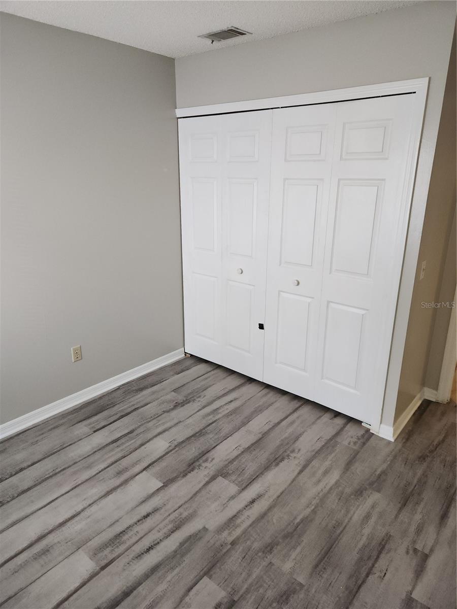 Image 20 of 22 For 906 Robinhood Court