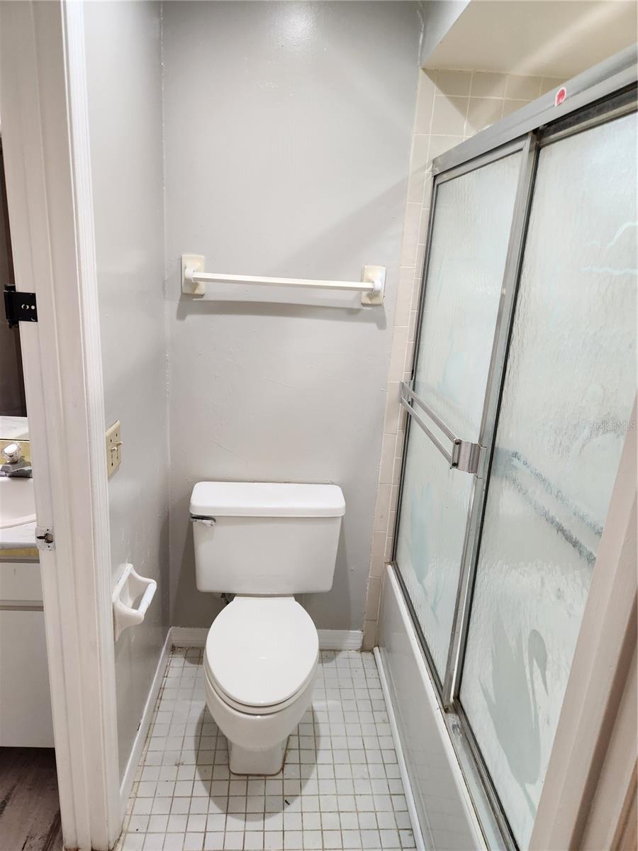 Image 22 of 22 For 906 Robinhood Court