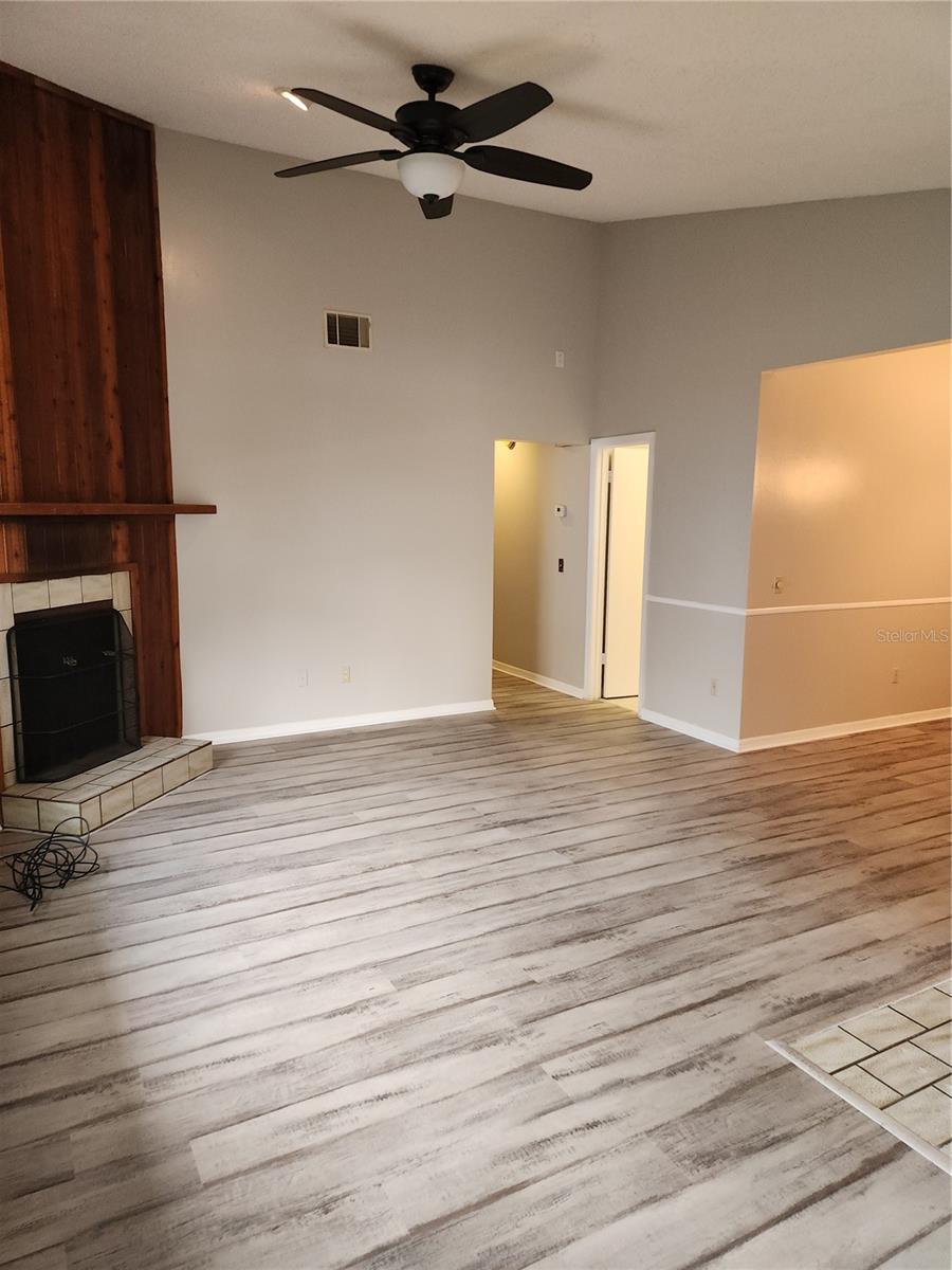 Image 4 of 22 For 906 Robinhood Court