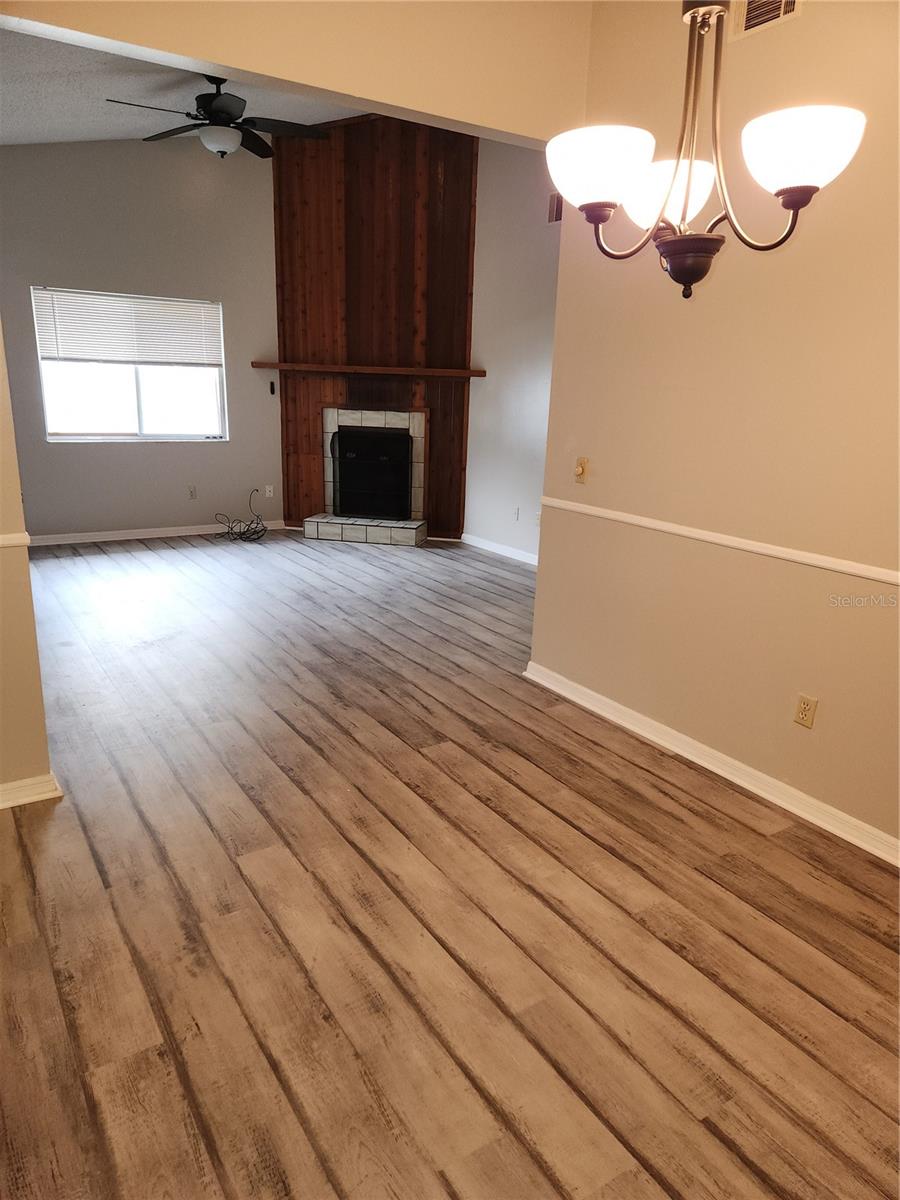 Image 7 of 22 For 906 Robinhood Court