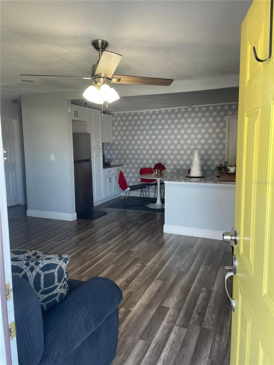 Image 3 of 8 For 2014 Hickory Street