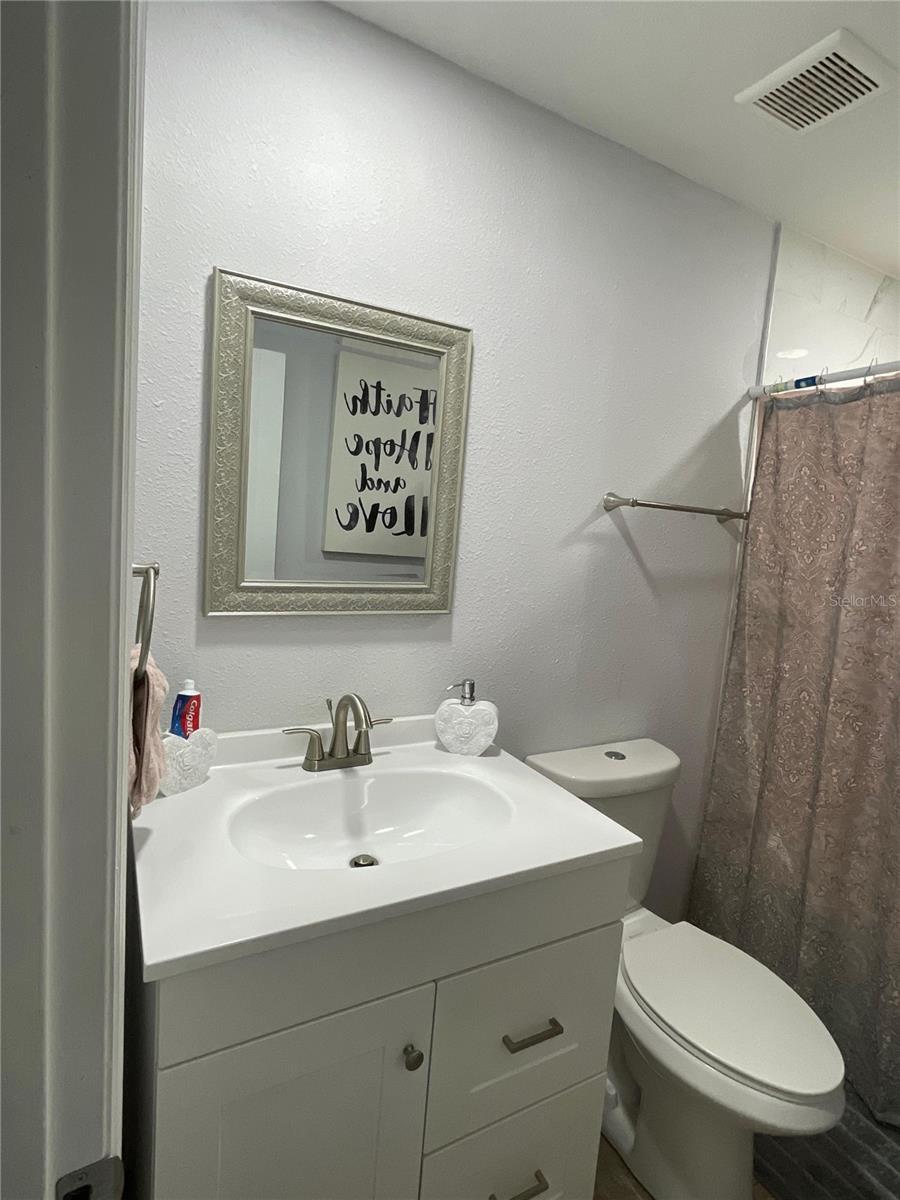 Image 7 of 8 For 2014 Hickory Street