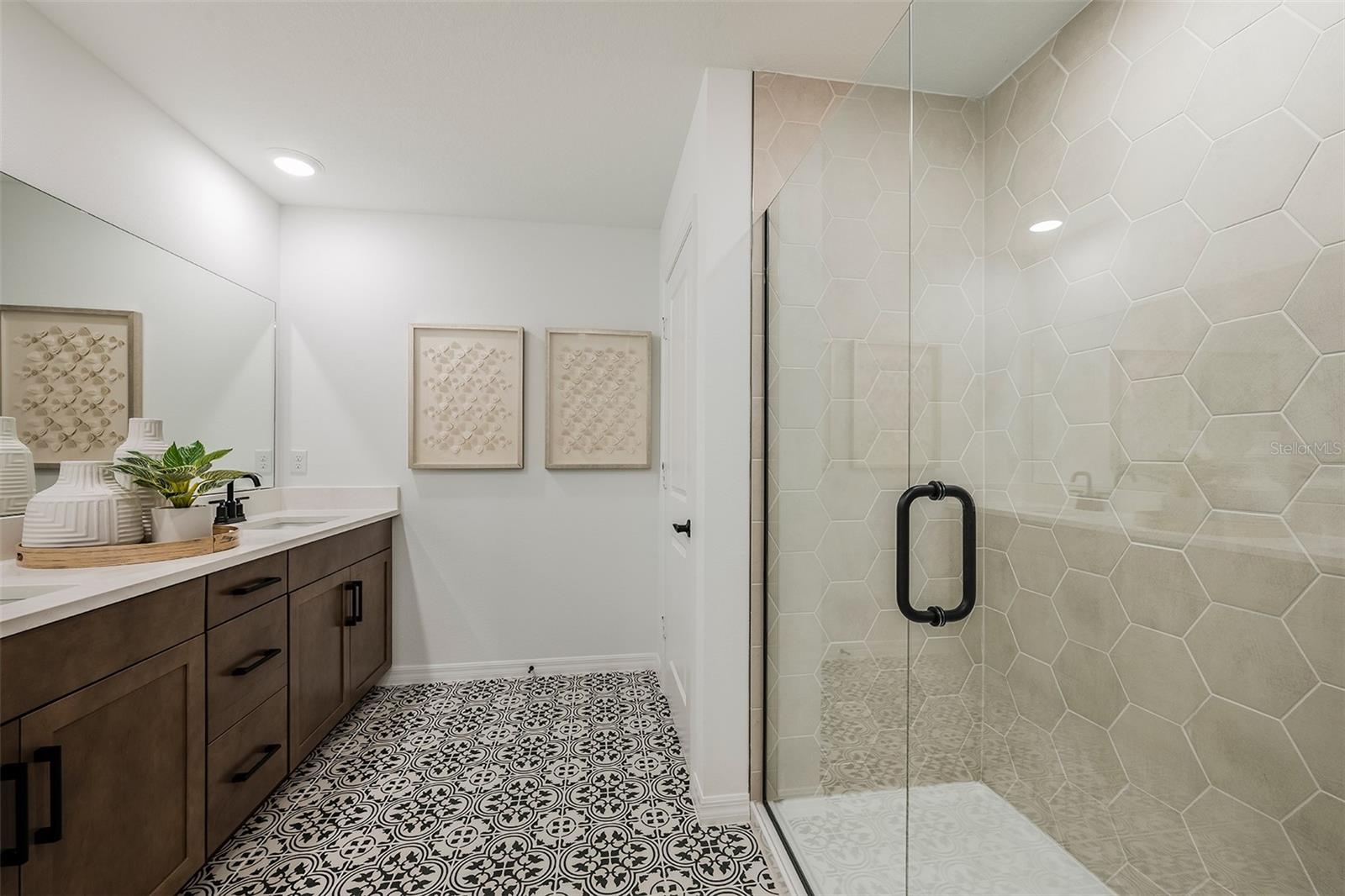 Image 16 of 19 For 1669 Greenleaf Woods Cove