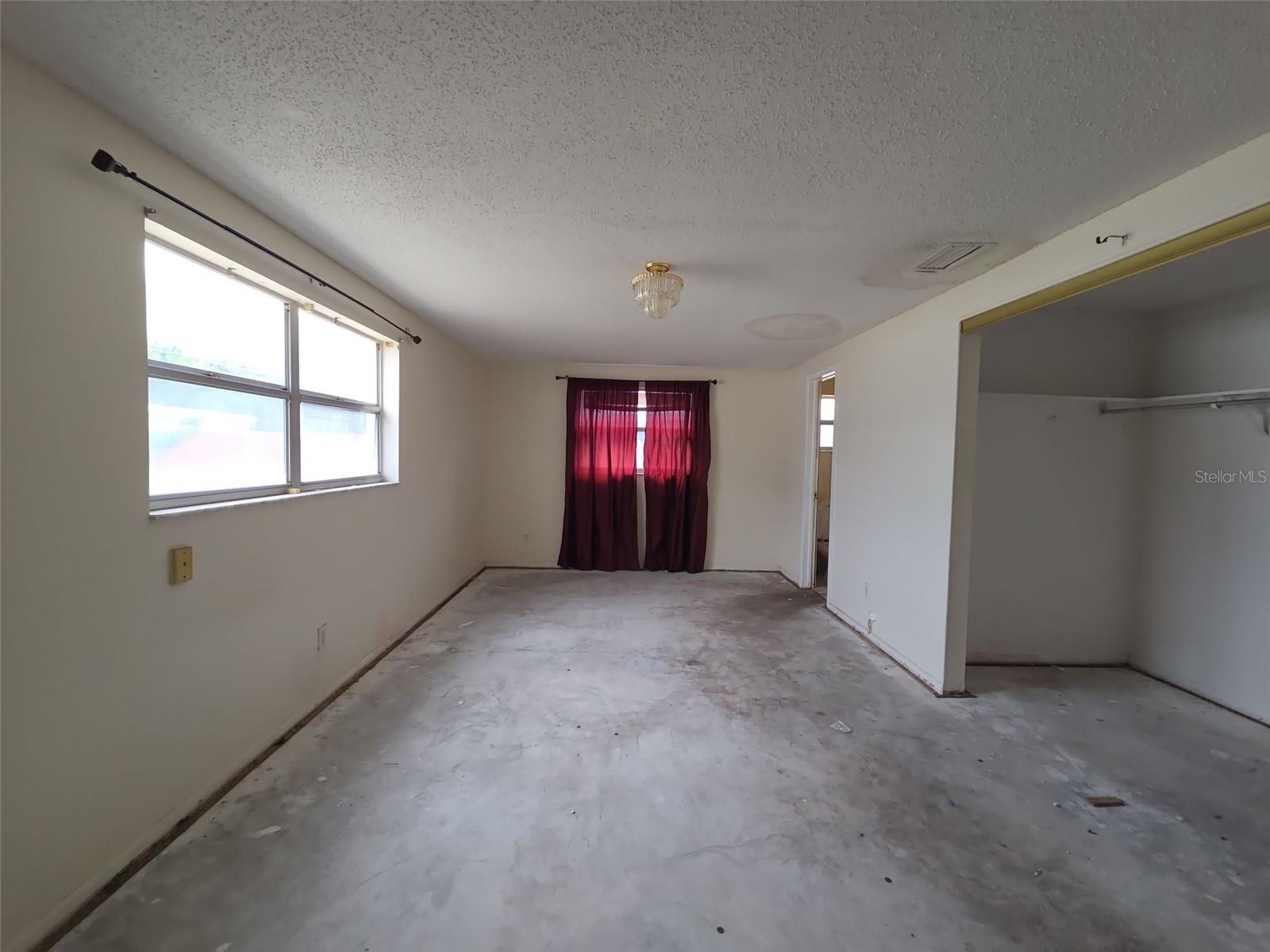 Listing photo id 8 for 7441 1st Street N