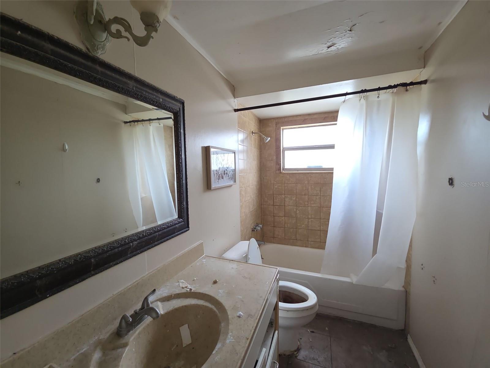 Listing photo id 15 for 7441 1st Street N