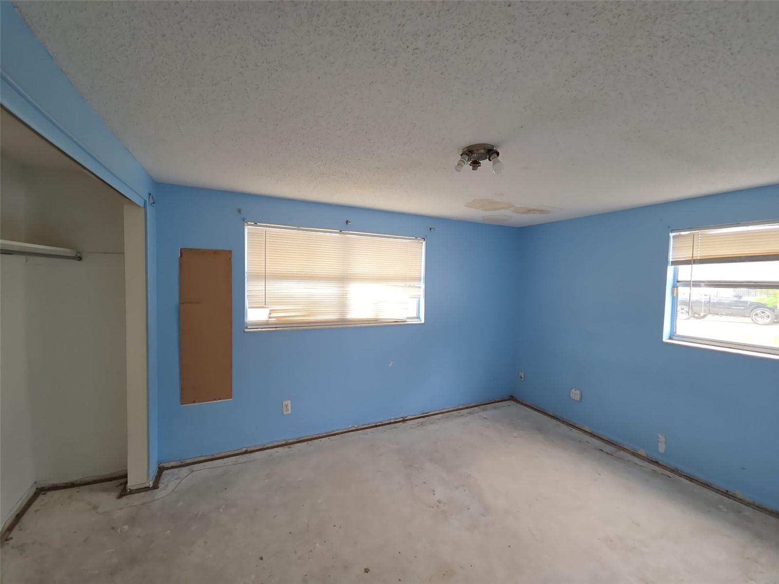 Listing photo id 17 for 7441 1st Street N