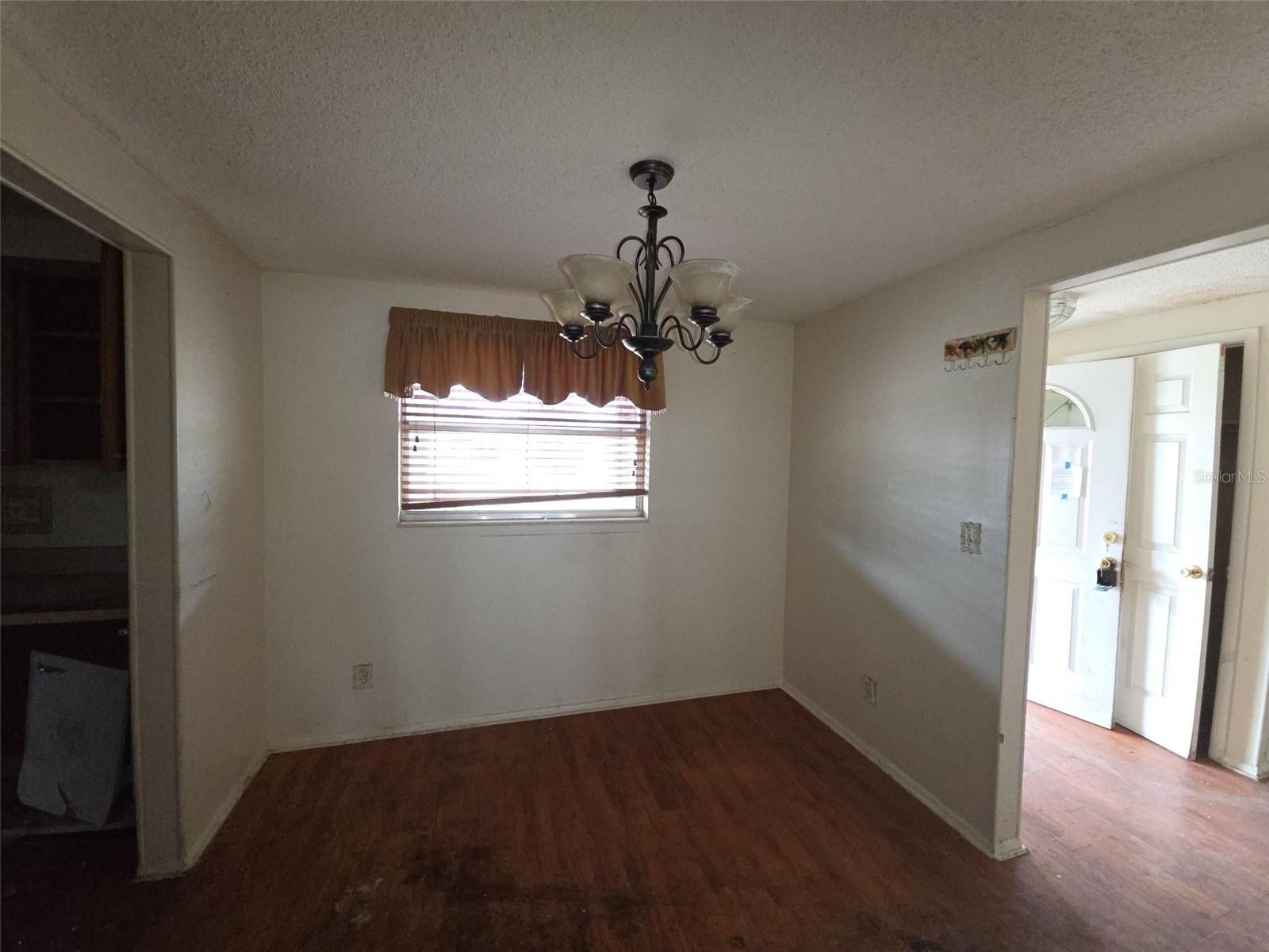 Listing photo id 7 for 7441 1st Street N