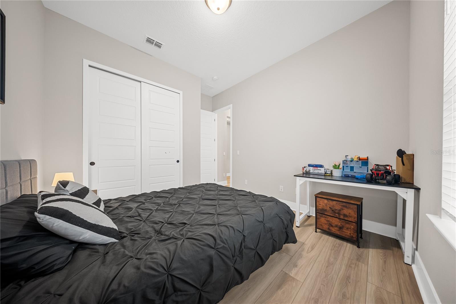 Image 16 of 72 For 16025 Silver Brook Way