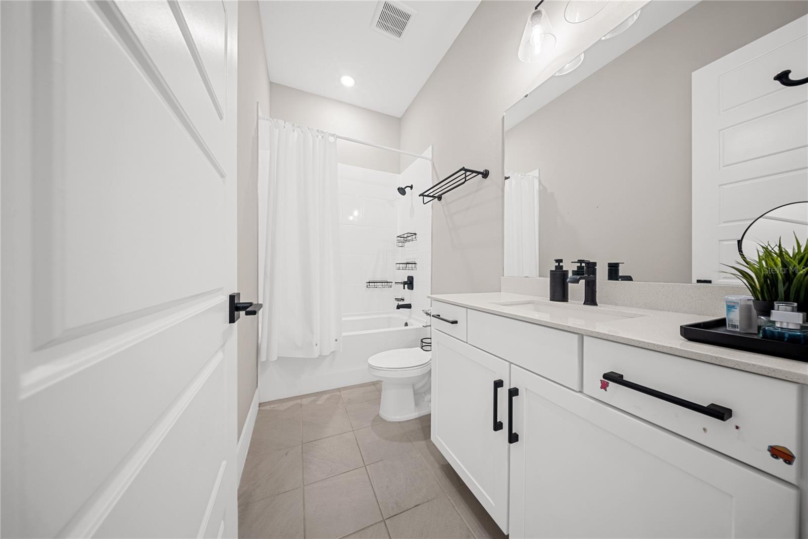 Image 17 of 72 For 16025 Silver Brook Way