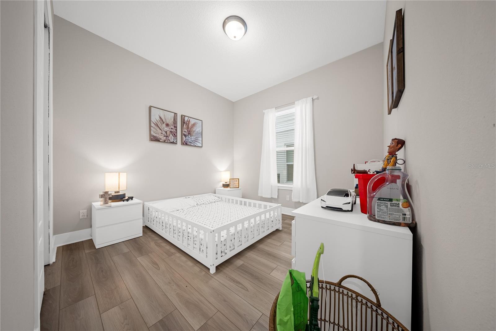 Image 18 of 72 For 16025 Silver Brook Way