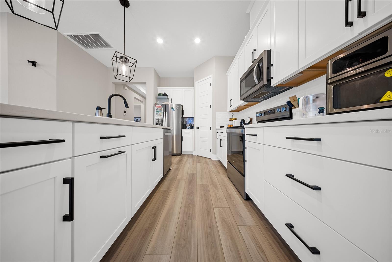 Image 22 of 72 For 16025 Silver Brook Way