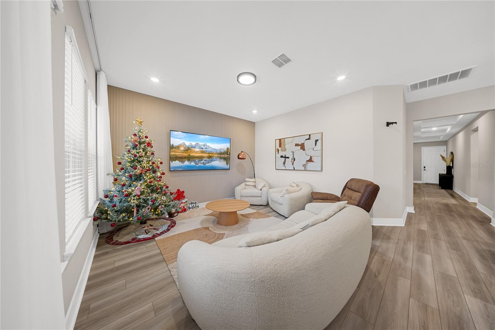 Image 26 of 72 For 16025 Silver Brook Way