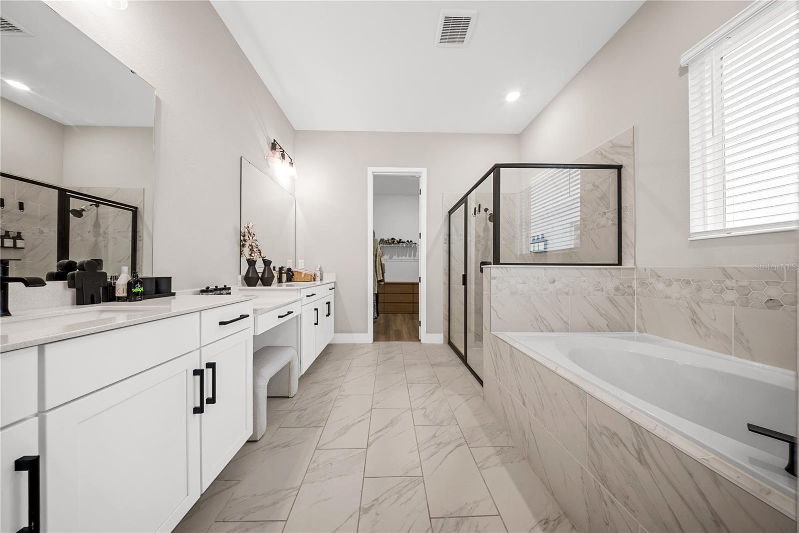 Image 31 of 72 For 16025 Silver Brook Way